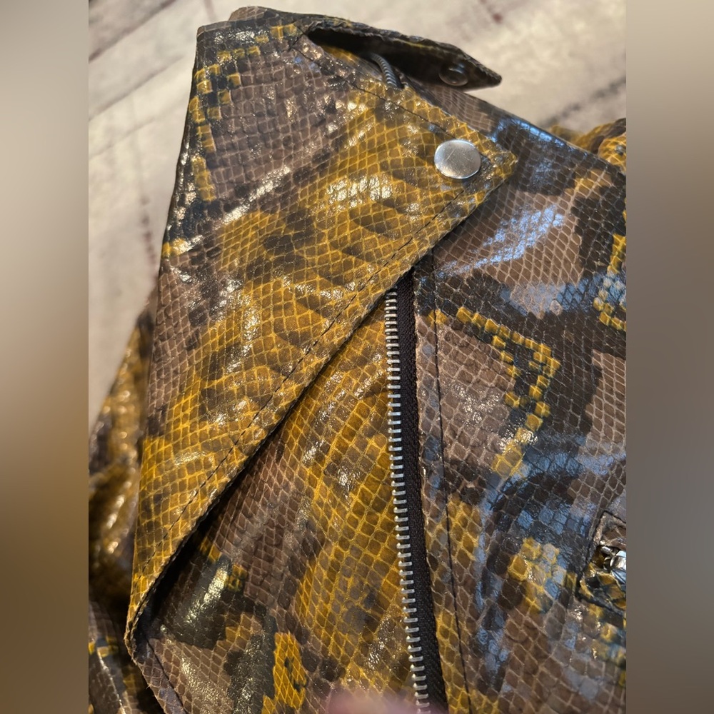 Zara NWOT Snake Motto Jacket faux size medium - Picture 9 of 11